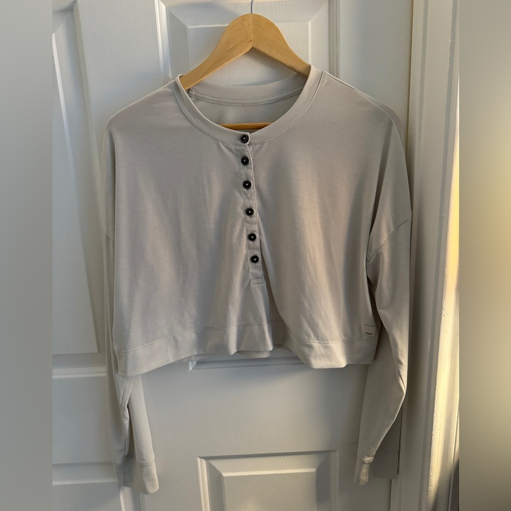 Vuori Long Sleeve Cropped Henley